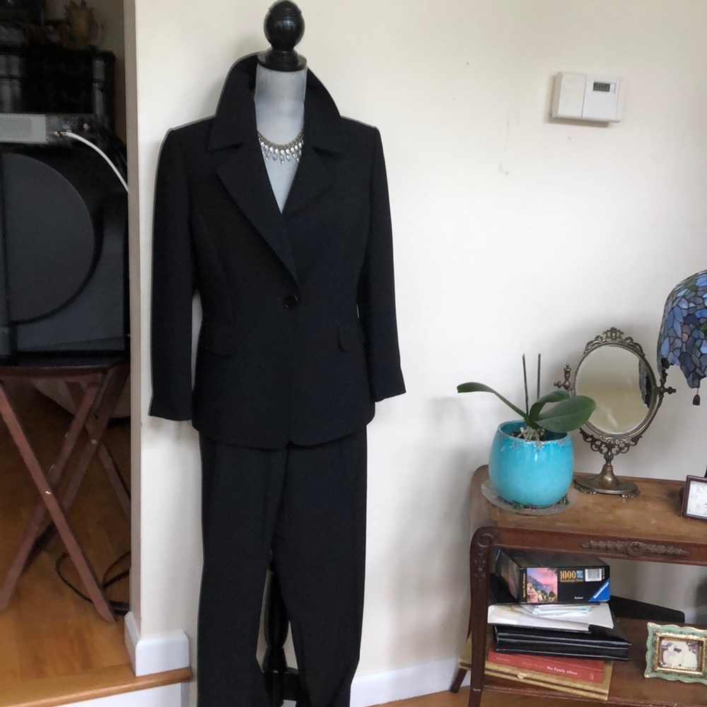 Tahari pants suit